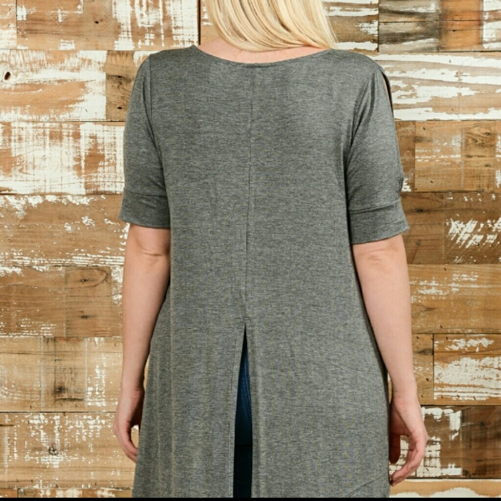 NWT Plus Bev shoulder cutout split back tunic top - Picture 3 of 3